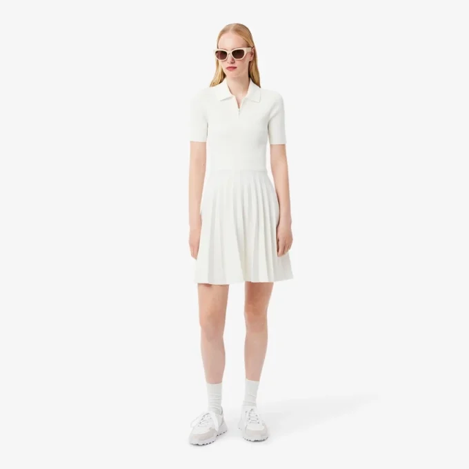 Abito da donna con colletto polo plissettato Abito da donna con colletto polo plissettato