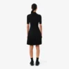 Abito da donna con colletto polo plissettato Abito da donna con colletto polo plissettato