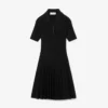 Abito da donna con colletto polo plissettato Abito da donna con colletto polo plissettato