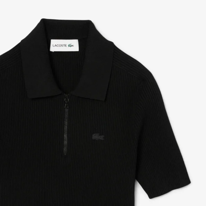 Abito da donna con colletto polo plissettato Abito da donna con colletto polo plissettato