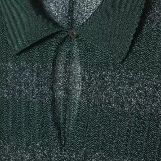 Abito lungo con colletto polo e motivo pointelle da passerella Abito lungo con colletto polo e motivo pointelle da passerella