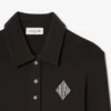 Abito polo slim fit con stemma ricamato Abito polo slim fit con stemma ricamato