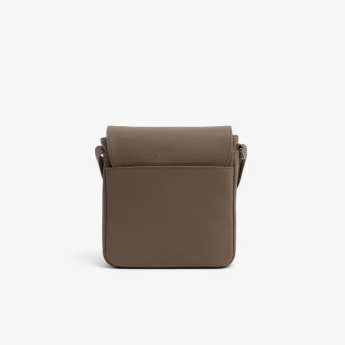 Borsa a tracolla classica con chiusura a patta Borsa a tracolla classica con chiusura a patta
