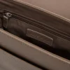 Borsa a tracolla classica con chiusura a patta Borsa a tracolla classica con chiusura a patta