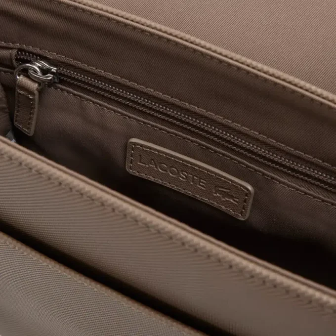 Borsa a tracolla classica con chiusura a patta Borsa a tracolla classica con chiusura a patta