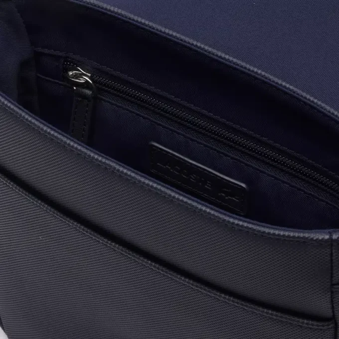 Borsa a tracolla classica con chiusura a patta Borsa a tracolla classica con chiusura a patta