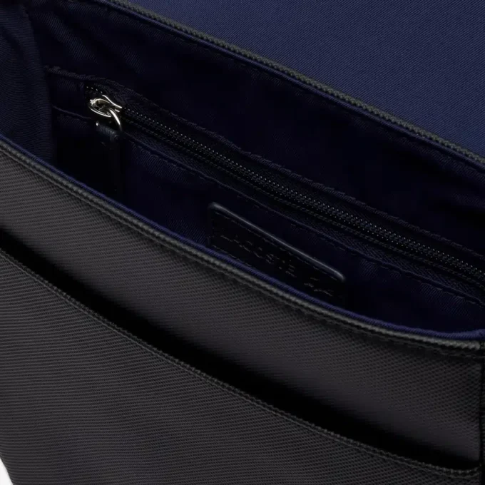 Borsa a tracolla classica con chiusura a patta Borsa a tracolla classica con chiusura a patta