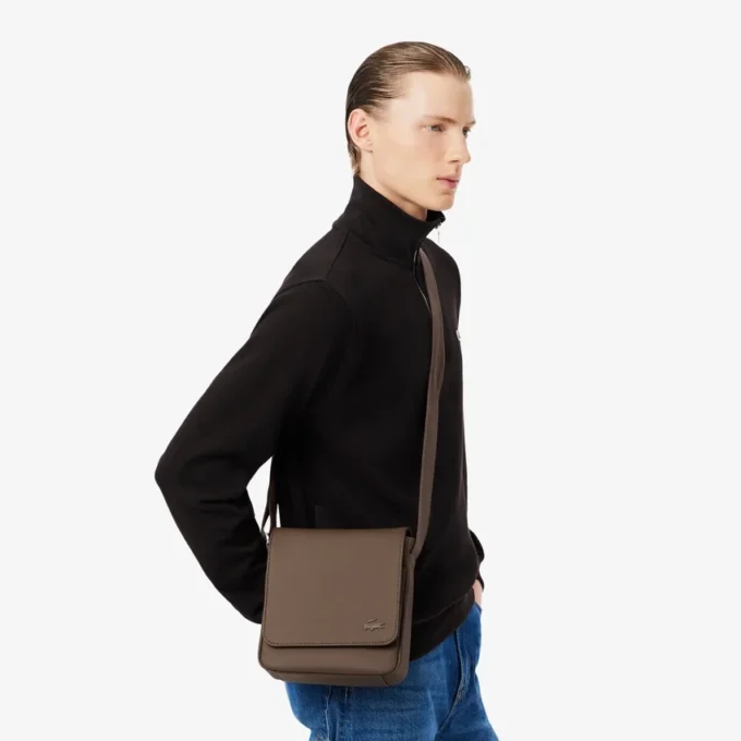Borsa a tracolla classica con chiusura a patta Borsa a tracolla classica con chiusura a patta