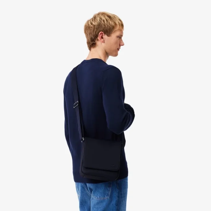 Borsa a tracolla classica con chiusura a patta Borsa a tracolla classica con chiusura a patta