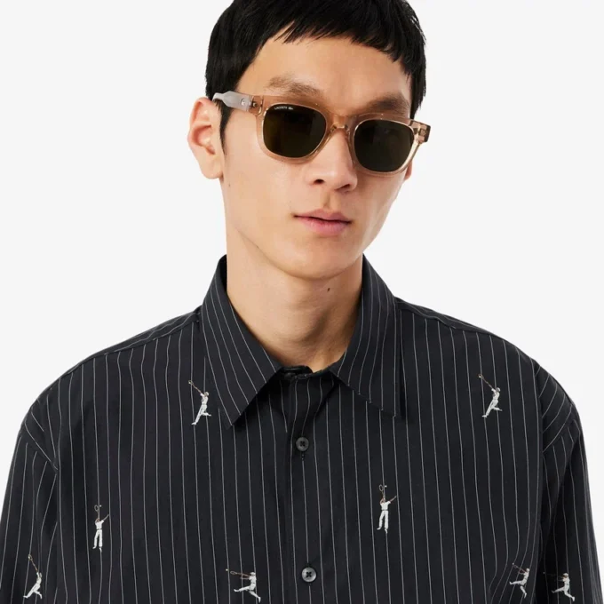 Camicia in cotone ricamata dalla vestibilità comoda Camicia in cotone ricamata dalla vestibilità comoda