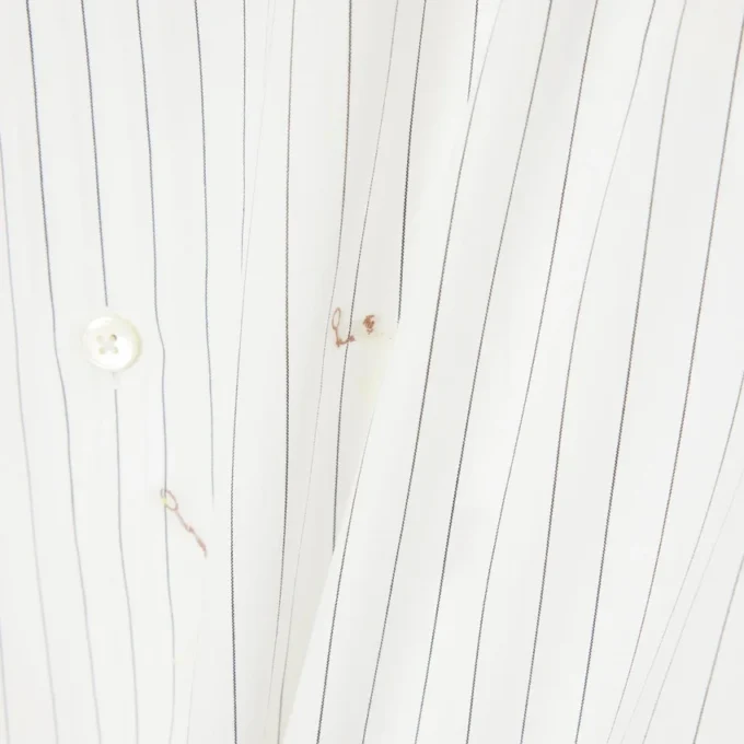 Camicia in cotone ricamata dalla vestibilità comoda Camicia in cotone ricamata dalla vestibilità comoda