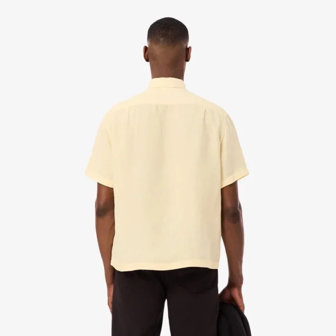 Camicia in lino dalla vestibilità comoda