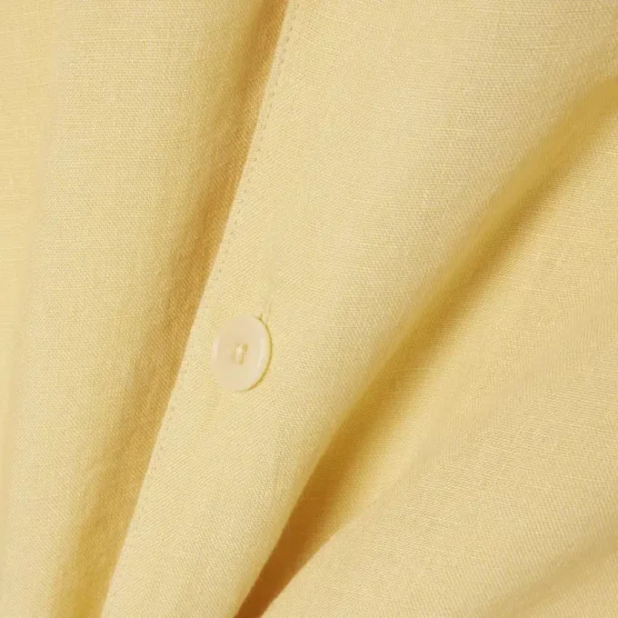 Camicia in lino dalla vestibilità comoda Camicia in lino dalla vestibilità comoda