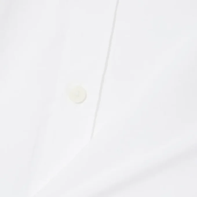Camicia in popeline a maniche corte dalla vestibilità regolare Camicia in popeline a maniche corte dalla vestibilità regolare