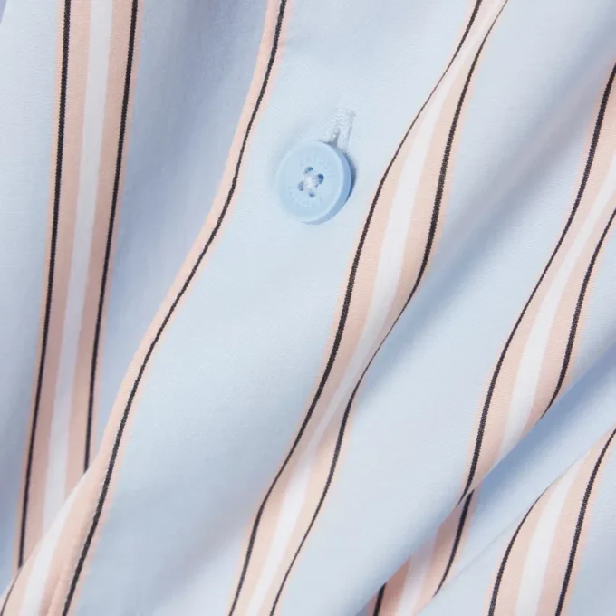 Camicia in popeline a righe dal taglio regolare Camicia in popeline a righe dal taglio regolare