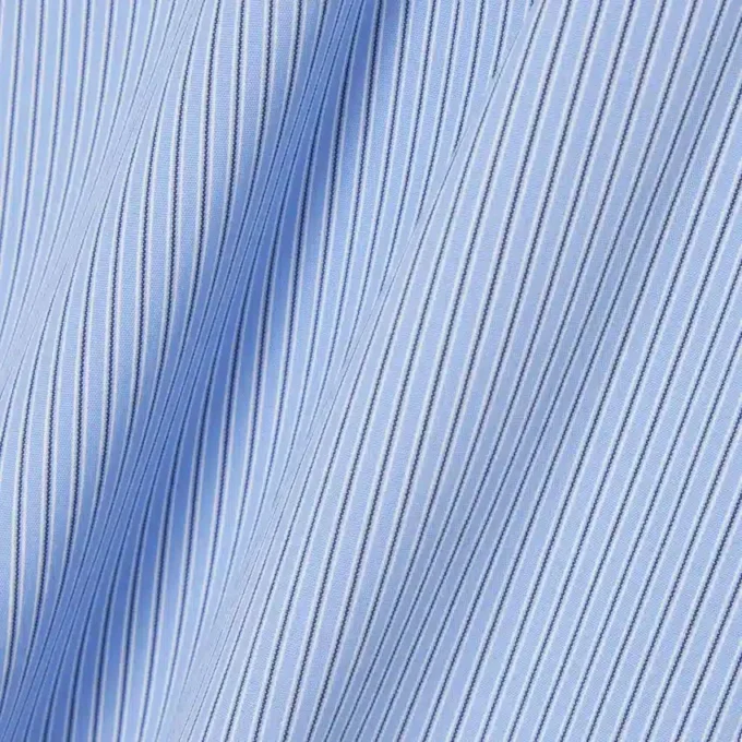Camicia in popeline elasticizzato a righe, vestibilità slim