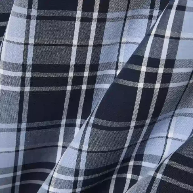 Camicia in popeline elasticizzato con stampa a quadretti, vestibilità slim Camicia in popeline elasticizzato con stampa a quadretti, vestibilità slim