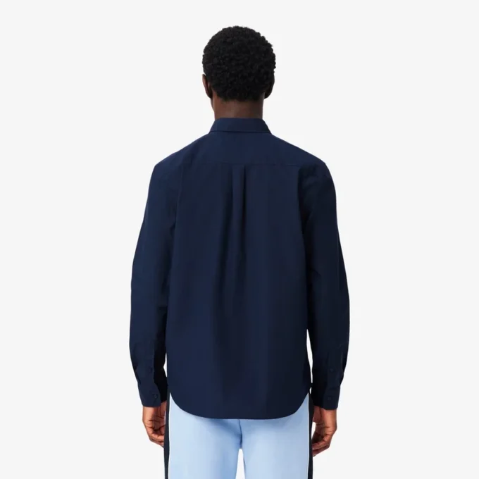 Camicia in popeline elasticizzato dalla vestibilità regolare Camicia in popeline elasticizzato dalla vestibilità regolare
