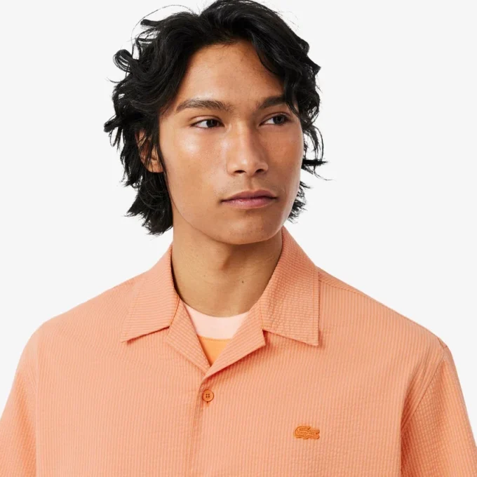Camicia in seersucker dalla vestibilità comoda Camicia in seersucker dalla vestibilità comoda