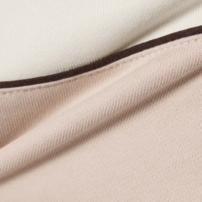 Felpa con cappuccio e zip a blocchi di colore Felpa con cappuccio e zip a blocchi di colore