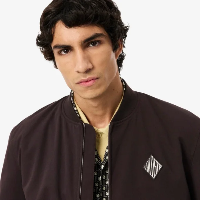 Giacca bomber idrorepellente con badge retrò Giacca bomber idrorepellente con badge retrò