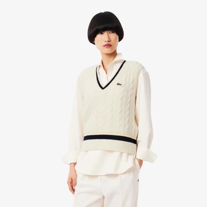 Gilet da donna in maglia a trecce di lana Gilet da donna in maglia a trecce di lana