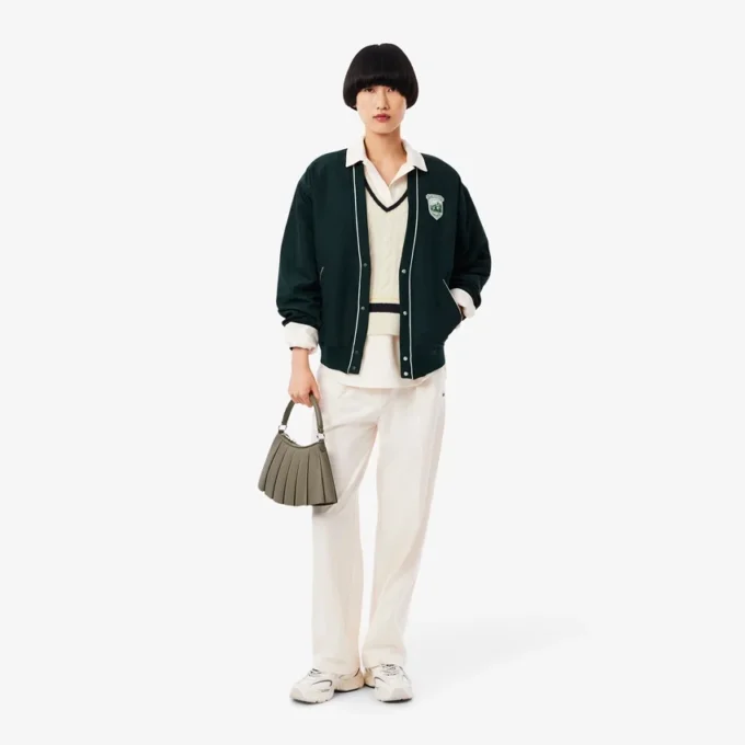 Gilet da donna in maglia a trecce di lana Gilet da donna in maglia a trecce di lana