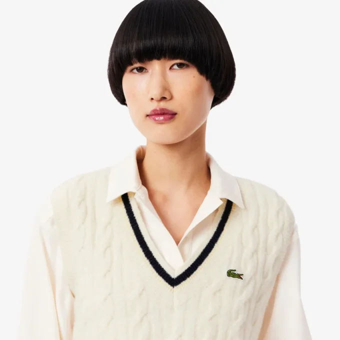 Gilet da donna in maglia a trecce di lana Gilet da donna in maglia a trecce di lana