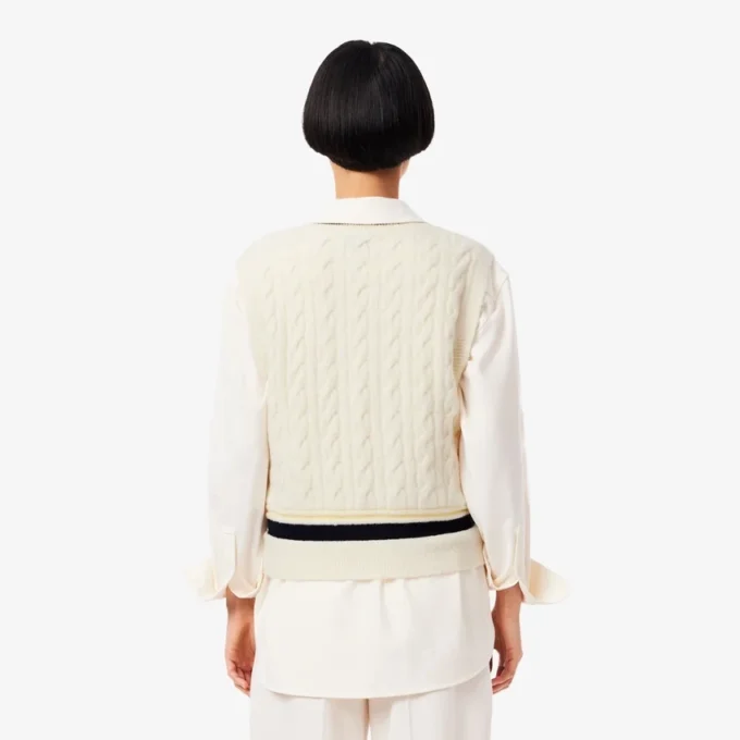 Gilet da donna in maglia a trecce di lana Gilet da donna in maglia a trecce di lana