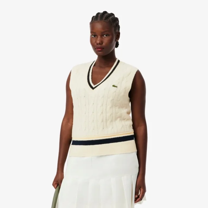 Gilet da donna in maglia a trecce di lana Gilet da donna in maglia a trecce di lana