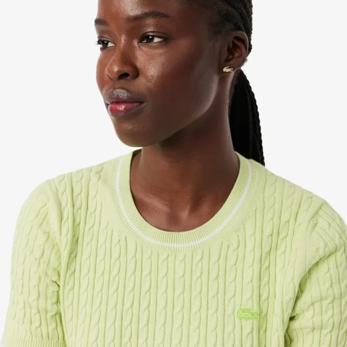 Maglione a maniche corte con lavorazione a trecce Maglione a maniche corte con lavorazione a trecce