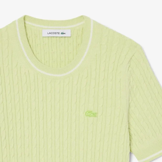 Maglione a maniche corte con lavorazione a trecce Maglione a maniche corte con lavorazione a trecce