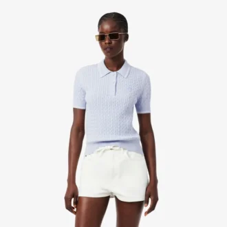 Maglione a righe con collo a polo e lavorazione a trecce