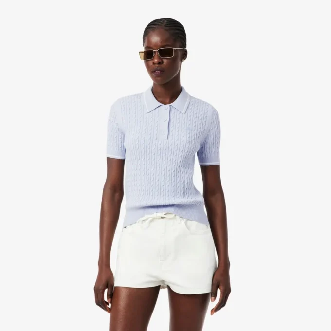 Maglione a righe con collo a polo e lavorazione a trecce Maglione a righe con collo a polo e lavorazione a trecce