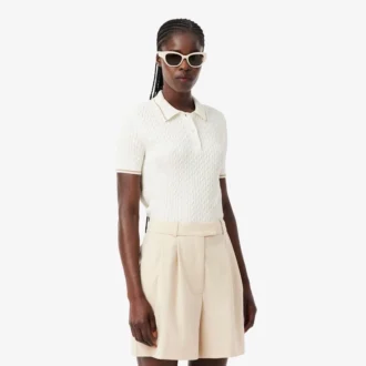 Maglione a righe con collo a polo e lavorazione a trecce