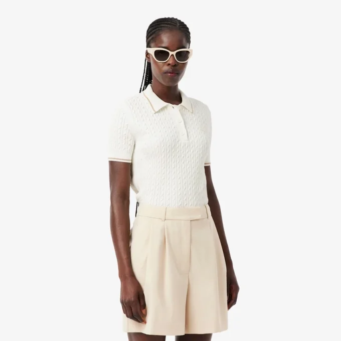 Maglione a righe con collo a polo e lavorazione a trecce Maglione a righe con collo a polo e lavorazione a trecce