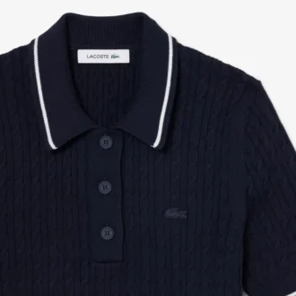 Maglione a righe con collo a polo e lavorazione a trecce