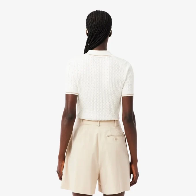 Maglione a righe con collo a polo e lavorazione a trecce Maglione a righe con collo a polo e lavorazione a trecce