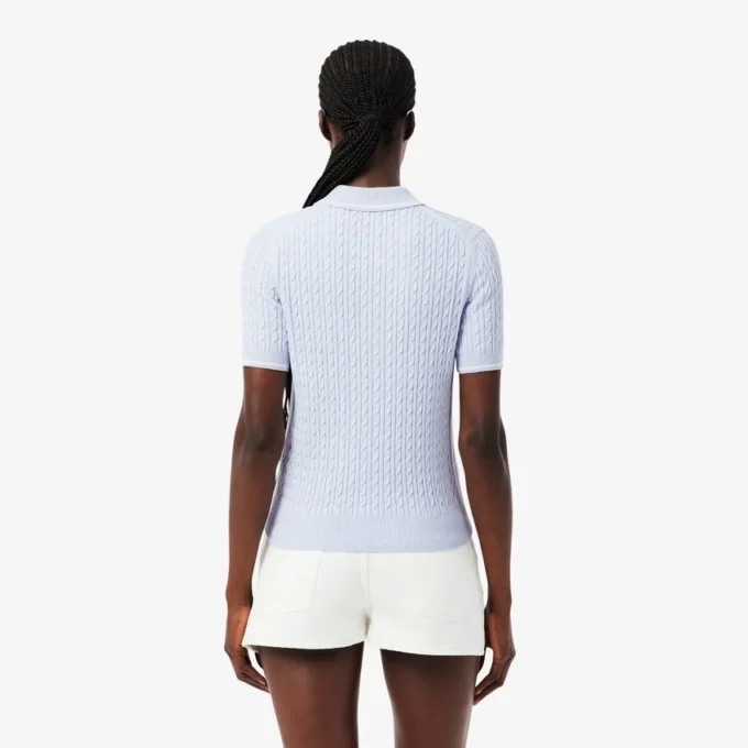 Maglione a righe con collo a polo e lavorazione a trecce Maglione a righe con collo a polo e lavorazione a trecce