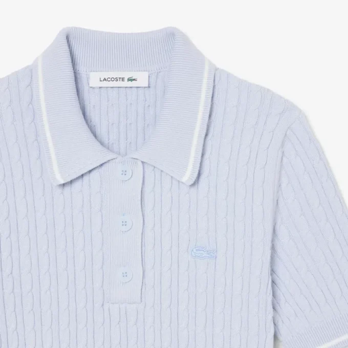Maglione a righe con collo a polo e lavorazione a trecce Maglione a righe con collo a polo e lavorazione a trecce