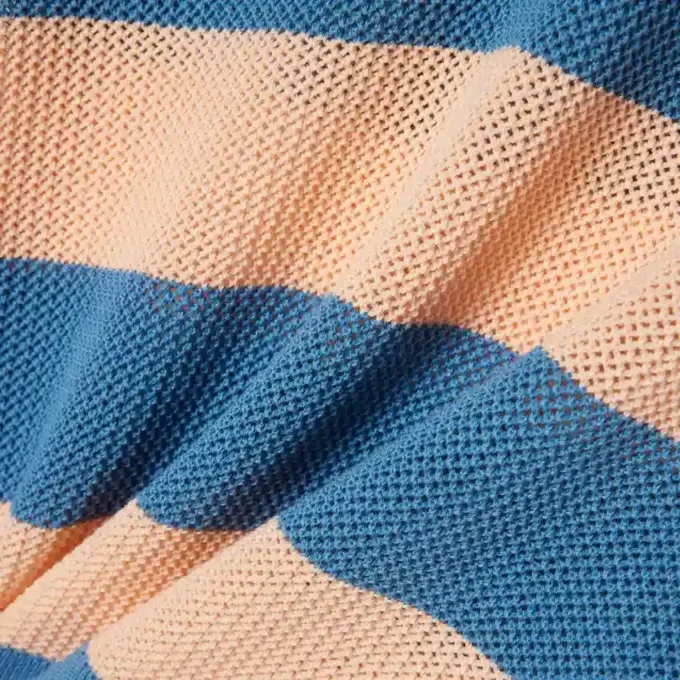 Maglione a righe con collo a polo in maglia a rete Maglione a righe con collo a polo in maglia a rete