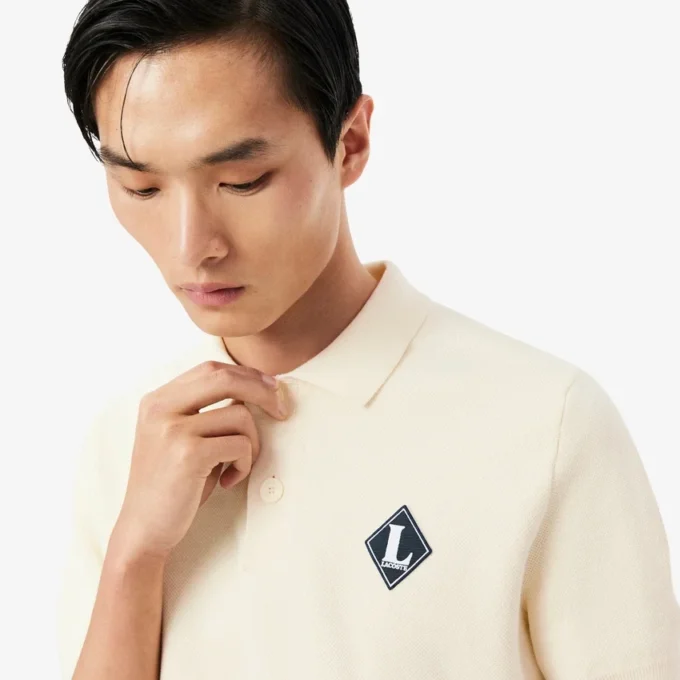 Maglione con colletto Polo e badge “Made in France” Maglione con colletto Polo e badge “Made in France”