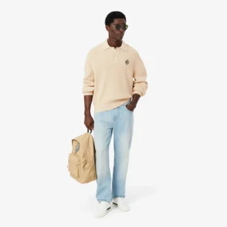 Maglione con collo a polo a coste perlate e dettaglio badge