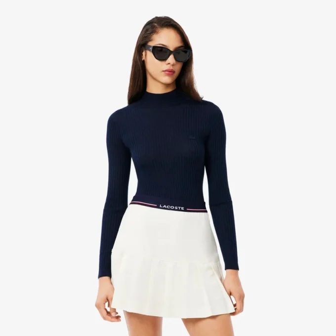 Maglione da donna in lana merino a collo alto con lavorazione a coste Maglione da donna in lana merino a collo alto con lavorazione a coste