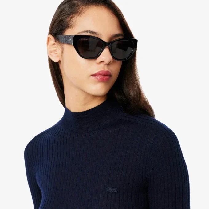 Maglione da donna in lana merino a collo alto con lavorazione a coste Maglione da donna in lana merino a collo alto con lavorazione a coste