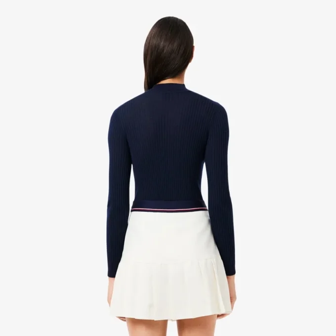 Maglione da donna in lana merino a collo alto con lavorazione a coste Maglione da donna in lana merino a collo alto con lavorazione a coste