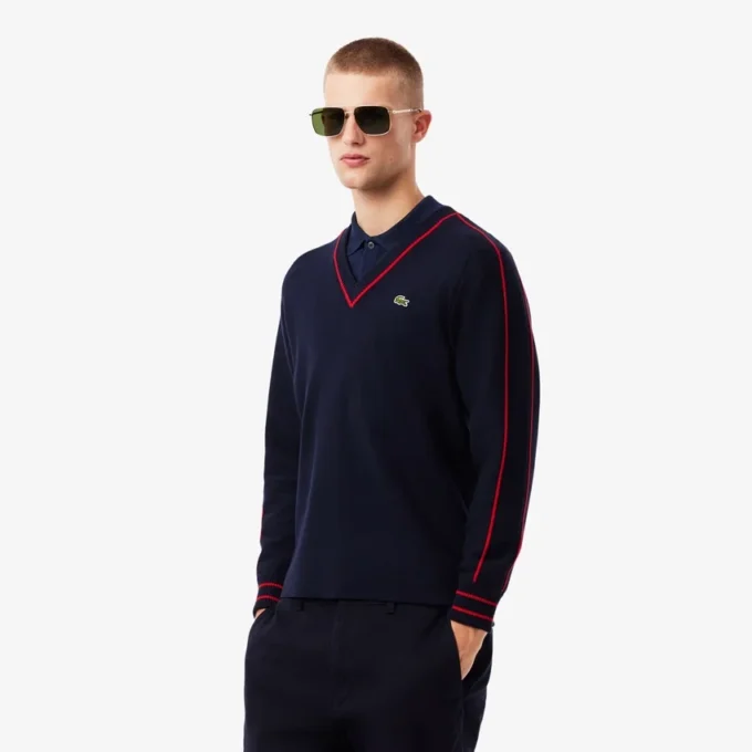 Maglione da uomo a righe con scollo a V della collezione Archive Edition Maglione da uomo a righe con scollo a V della collezione Archive Edition