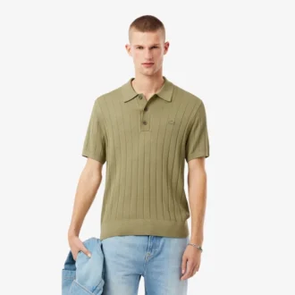 Maglione da uomo in maglia a costine fluida con collo a polo