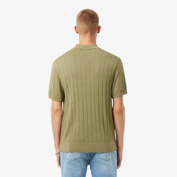 Maglione da uomo in maglia a costine fluida con collo a polo Maglione da uomo in maglia a costine fluida con collo a polo