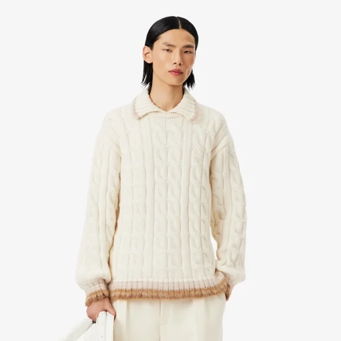 Maglione in lana con collo polo e lavorazione a trecce Maglione in lana con collo polo e lavorazione a trecce